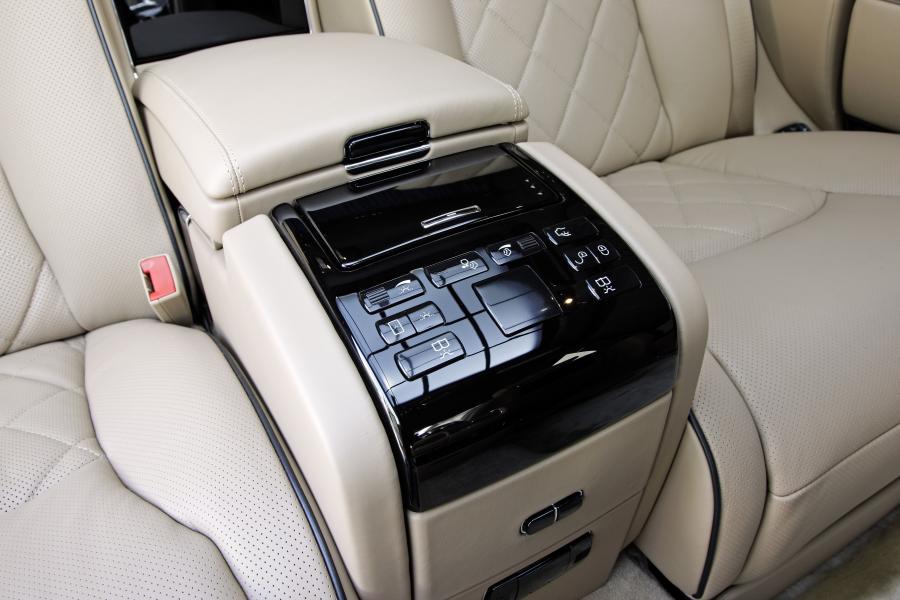 Детали интерьера Maybach 62 Zeppelin (V240) 2009 года  (фото 12 из 29)